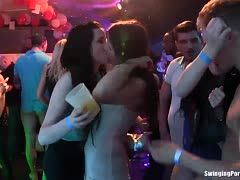 Festa di sesso in discoteca