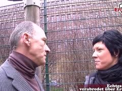 Milf mit kurzen Haaren unterwegs mitgenommen
